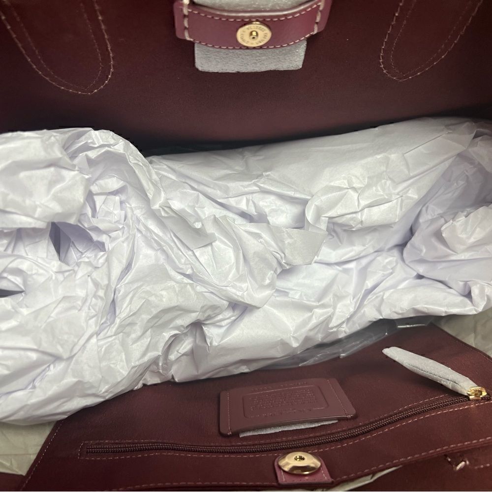 🔥🎁NWT! Coach Derby Tote Handbag Leather Gold/Rouge Msrp:$350.00 - Picture 7 of 13